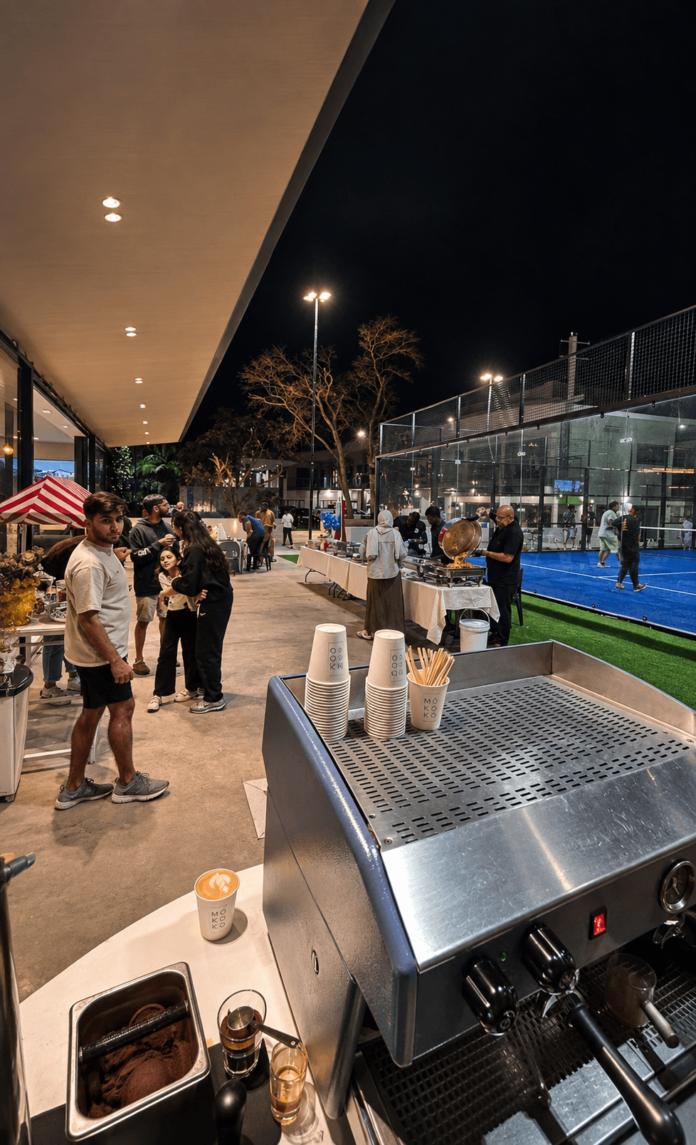A padel evening with the MOKOKO machine courtside.